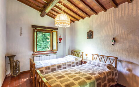 La Ripresa: Habitación, Propiedad, Habitación, Mueble, Cama, Edificio, Diseño De Interiores, Techo, Casa, Sábana