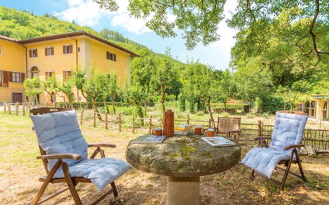 Villa Paola: Propiedad, Naturaleza, Yarda, Patio Interior, Bienes Raíces, Mueble, Patio, Jardín, Mesa, Habitación