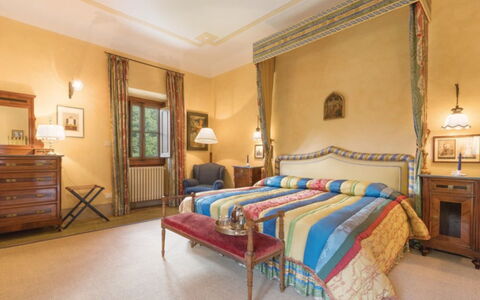 Villa Paola: Habitación, Habitación, Mueble, Cama, Propiedad, Marco De La Cama, Diseño De Interiores, Sábana, Edificio, Bienes Raíces