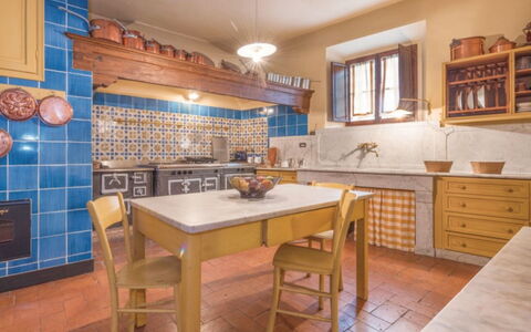 Villa Paola: Propiedad, Habitación, Mueble, Edificio, Mostrador, Cocina, Gabinetes, Diseño De Interiores, Bienes Raíces, Loseta