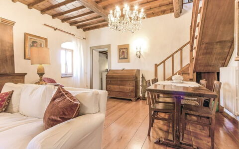 La Casetta: Propiedad, Habitación, Mueble, Diseño De Interiores, Edificio, Techo, Habitación, Cama, Casa, Suelo