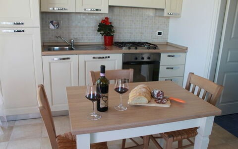 Scarlino Summer Village: Mostrador, Habitación, Propiedad, Mueble, Cocina, Gabinetes, Suelo, Loseta, Mesa, Casa