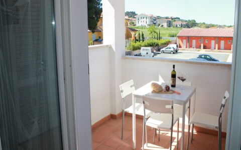 Scarlino Summer Village: Propiedad, Habitación, Edificio, Casa, Bienes Raíces, Departamento, Mueble, Diseño De Interiores, Suelo, Balcón