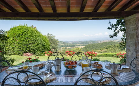 Villa La Terrazza: Bicicleta, Rueda De Bicicleta, Vehículo, Hierba, Ocio, Paisaje, Área Rural, Arquitectura, Casa, Bicicleta De Accesorios
