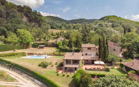 Villa La Terrazza: Pueblo De Montaña, Paisaje Natural, Propiedad, Pueblo, Área Rural, Inmuebles, Hill Station, Montaña, Casa, Paisaje