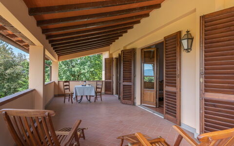 Villa Santa Maria: Propiedad, Edificio, Bienes Raíces, Casa, Habitación, Casa, Porche, Madera, Madera Dura, Techo