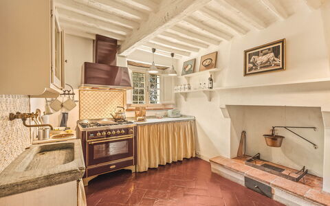 Il Vignale: Madera, Piso, Diseño De Interiores, Cocina, Casa, Suelo, Estufa De Cocina, Gabinetes, Estufa, Habitación