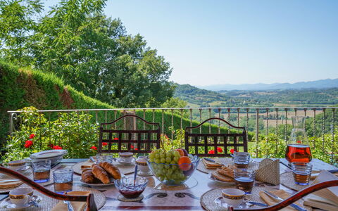 Villa San Lorenzo: Propiedad, Bienes Raíces, Mesa, Casa, Inmuebles, Habitación, Restaurante, Paisaje, Comida, Edificio