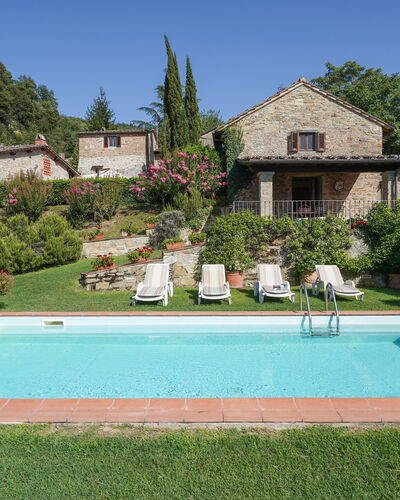Villa San Lorenzo: Piscina, Propiedad, Casa, Bienes Raíces, Hierba, Inmuebles, Edificio, Casa, Barrio Residencial, Villa