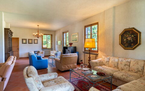 Villa Cinzia: Marco, Sofá, Mueble, Mesa, Azur, Ventana, Diseño De Interiores, Suelo, Sala, Madera