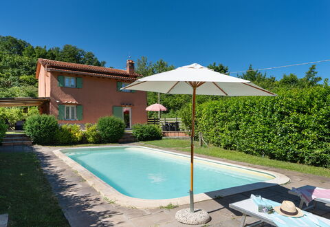 Villa Il Nido: Agua, Planta, Cielo, Propiedad, Edificio, Azur, Sombra, Piscina, Árbol, El Terreno Del Lote