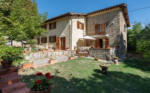 Casa Corella: Planta, Cielo, Edificio, Ventana, Maceta, Árbol, Casa, El Terreno Del Lote, Flor, Hierba