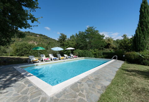 Casa Corella: Agua, Planta, Nube, Cielo, Piscina, Árbol, Silla, Edificio, Sombra, Rectángulo