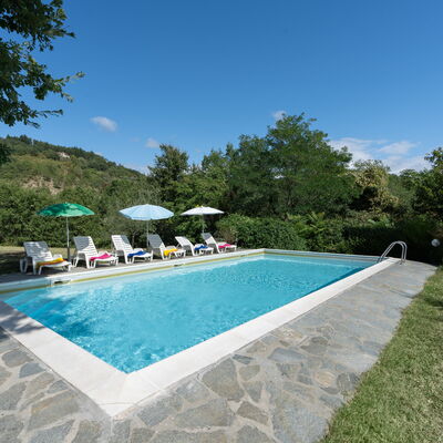 Casa Corella: Agua, Planta, Nube, Cielo, Piscina, Árbol, Silla, Edificio, Sombra, Rectángulo