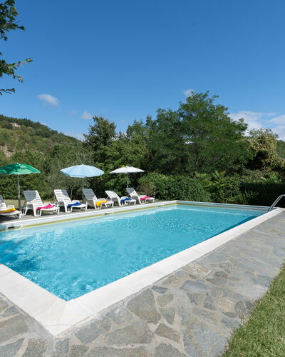 Casa Corella: Agua, Planta, Nube, Cielo, Piscina, Árbol, Silla, Edificio, Sombra, Rectángulo