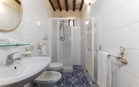 San Martino: Piso, Suelo, Diseño De Interiores, Habitación, Puerta, Techo, Baño, Arreglo De Tubería, Loseta