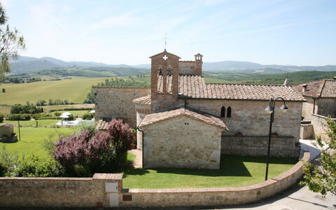 San Martino: Propiedad, Pared, Edificio, La Arquitectura Medieval, Área Rural, Fortificación, Árbol, Paisaje, Arquitectura, Inmuebles