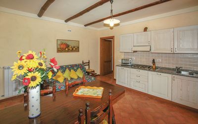 Quadrilocale: Habitación, Propiedad, Edificio, Mueble, Cocina, Suelo, Diseño De Interiores, Suelos De Madera, Casa, Bienes Raíces