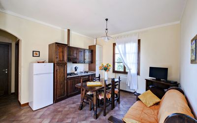 Trilocale 2 Bagni: Habitación, Propiedad, Mueble, Edificio, Diseño De Interiores, Suelo, Casa, Bienes Raíces, Sala, Madera Dura