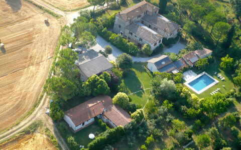 Agriturismo Il Molinello: Fotografía Aérea, Vista Panorámica, Barrio Residencial, Diseño Urbano, Propiedad, Suburbio, Paisaje, El Terreno Del Lote, Inmuebles, Fotografía