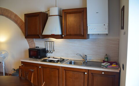 Rocche Di Valiano: Gabinetes, Mostrador, Habitación, Mueble, Cocina, Propiedad, Casa, Edificio, Lavabo, Diseño De Interiores