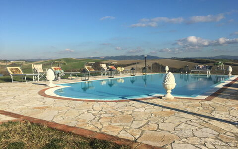 Villa Barbara: Piscina, Azur, Fuente De Agua, Agua, Material Compuesto, Losa, Ciudad De Vacaciones, Recurso, Loseta, Hotel