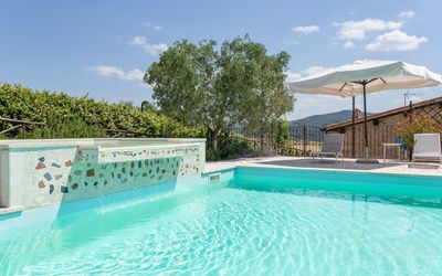 Agriturismo Dei Casali: Piscina, Propiedad, Ocio, Recurso, Bienes Raíces, Edificio, Casa, Vacaciones, Villa, Centro De Ocio