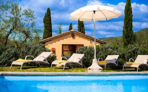 Collina dei Fiori: Piscina, Mueble Para Exteriores, Recurso, Sunlounger, Mueble, Ocio, Paraguas, Eco Hotel, Jardín, Villa