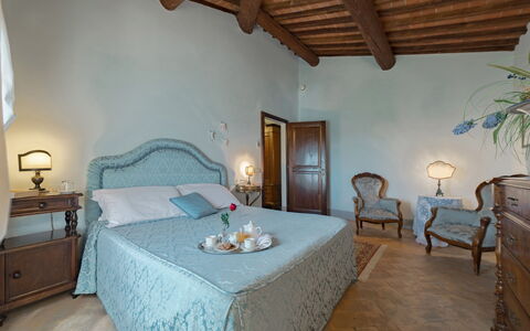 Villa Dei Michelangioli a Brolio: Habitación, Habitación, Mueble, Cama, Propiedad, Diseño De Interiores, Sábana, Edificio, Marco De La Cama, Techo