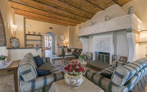 Villa Dei Michelangioli a Brolio: Habitación, Propiedad, Sala, Edificio, Diseño De Interiores, Mueble, Bienes Raíces, Casa, Casa, Techo