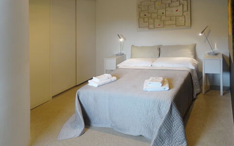 Casa Farfalla: Mueble, Diseño De Interiores, Pared, Suelo, Piso, Habitación, Cama, Madera, Habitación, Techo