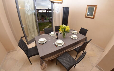 Al Colle Di Lari: Habitación, Propiedad, Comedor, Mueble, Mesa, Diseño De Interiores, Suelo, Bienes Raíces, Edificio, Cocina Y Comedor Mesa