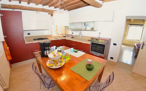 Bettina!: Mueble, Diseño De Interiores, Piso, Madera, Suelo, Cocina, Mostrador, Habitación, Techo, Mesa