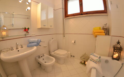 Carnevale: Baño, Propiedad, Habitación, Diseño De Interiores, Arreglo De Tubería, Bañera, Edificio, Bienes Raíces, Casa, Arquitectura