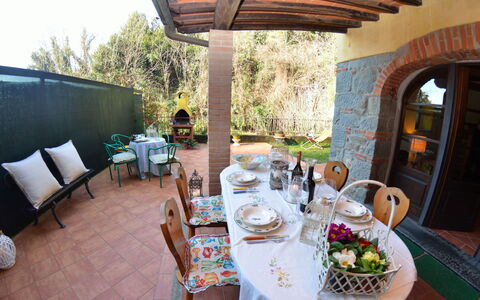 Casa Milena: Propiedad, Habitación, Casa, Edificio, Restaurante, Comida, Desayuno, Bienes Raíces, Desayuno Tardío, Mesa