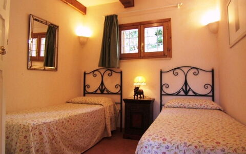 Raggio Di Sole Sull'argentario: Habitación, Cama, Habitación, Mueble, Sábana, Propiedad, Marco De La Cama, Lecho, Diseño De Interiores, Edificio