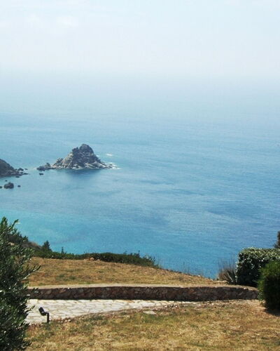 Raggio Di Sole Sull'argentario: Cielo, Mar, Costa, Costeras Y Los Accidentes Geográficos Oceánico, Fenómeno Atmosférico, Promontorio, Oceano, Promontorio, Bahía, Árbol