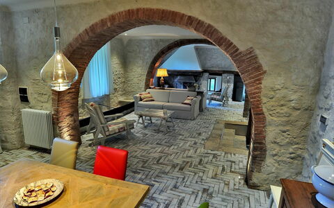 Agriturismo La Pieve: Arco, Habitación, Edificio, Arquitectura, Diseño De Interiores, Bóveda, Albañileria Horno, Casa, Mueble, Sala