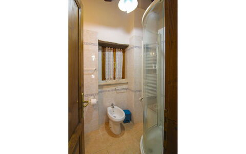 La Casa del Nonno: Lavabo Del Baño, Arreglo De Tubería, Baño, Suelo, Piso, Diseño De Interiores, Plomería, Lavabo, Baño, Grifo