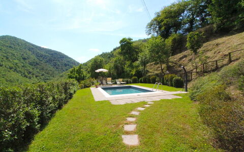 La Casa del Nonno: Cielo, Planta, Nube, Planta De La Comunidad, Paisaje Natural, Árbol, El Terreno Del Lote, Cuerpo De Agua, Piscina, Hierba