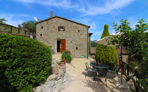 La Casa del Nonno: Cielo, Nube, Planta, Propiedad, Edificio, Ventana, Azur, Silla, El Terreno Del Lote, Maceta