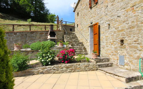 La Casa del Nonno: Planta, Edificio, Cielo, Ventana, Flor, Árbol, Superficie De La Carretera, Puerta, Maceta, Casa