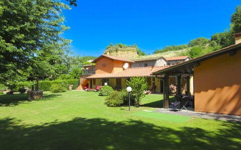 Villa le Balze: Hierba, Casa, Barrio Residencial, Arbusto, Techo, Casa, Inmuebles, Paisaje, El Terreno Del Lote