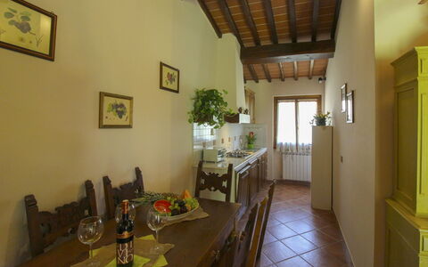 Villa le Balze: Mueble, Diseño De Interiores, Piso, Techo, Cocina Y Comedor Mesa, Mesa, Suelo, Habitación, Comedor, Silla