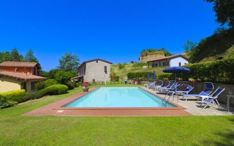 Villa le Balze: Piscina, Asentamientos Humanos, Cabaña, Inmuebles, Casa De Campo, Hacienda, Eco Hotel, Recurso, Pueblo, Villa