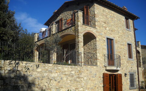 Casa Alla Minuccia Di Villa a Sesta: Propiedad, Casa, Edificio, Arquitectura, Pared, Fachada, Casa, La Arquitectura Medieval, Bienes Raíces, Árbol