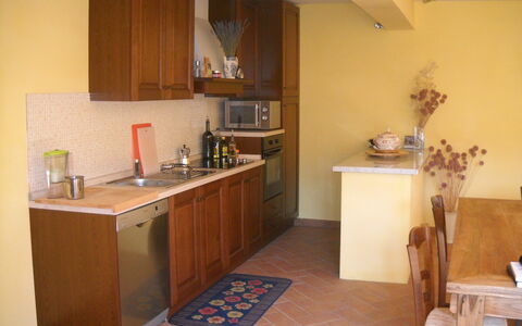 Casa Alla Minuccia Di Villa a Sesta: Habitación, Propiedad, Mueble, Gabinetes, Edificio, Cocina, Suelo, Diseño De Interiores, Casa, Loseta