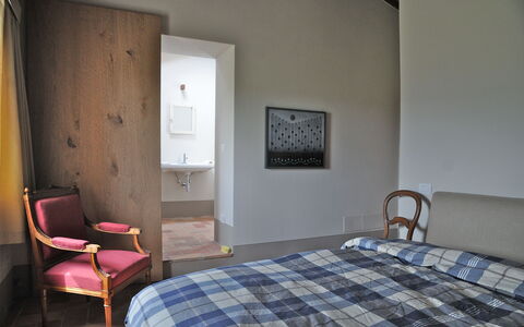 Podere Palazzo: Habitación, Habitación, Mueble, Cama, Propiedad, Sábana, Edificio, Diseño De Interiores, Pared, Suelo