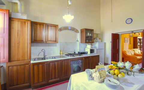 Galleria di Brolio: Mueble, Diseño De Interiores, Piso, Cocina, Habitación, Suelo, Techo, Mostrador, Aparato De Cocina, Gabinetes