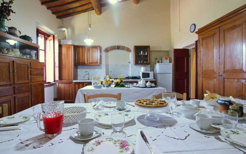 Galleria di Brolio: Comida, Habitación, Propiedad, Restaurante, Diseño De Interiores, Desayuno Tardío, Edificio, Desayuno, Mesa, Casa